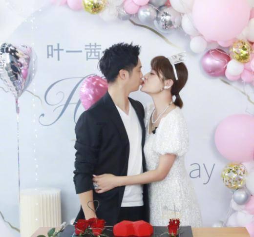 逃离快乐小镇